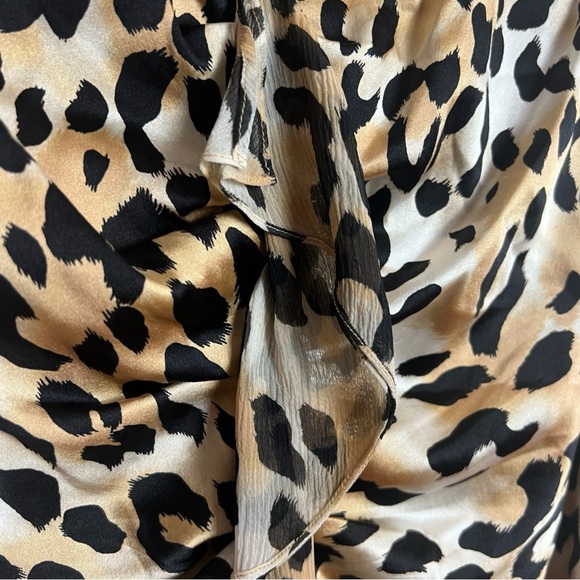 St. John Silk Animal Print Sleeveless Blouse - Picture 3 of 4
